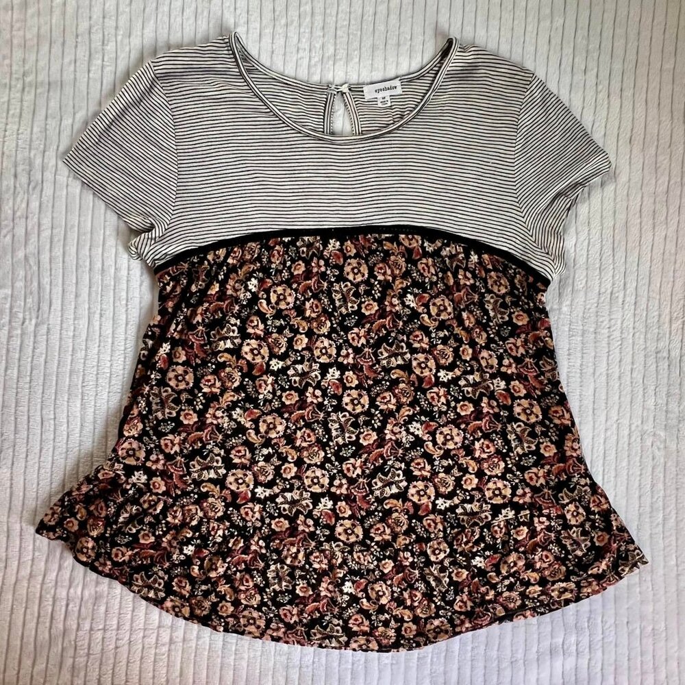 Women's Size M Multi Color Floral  Short Sleeve Pullover